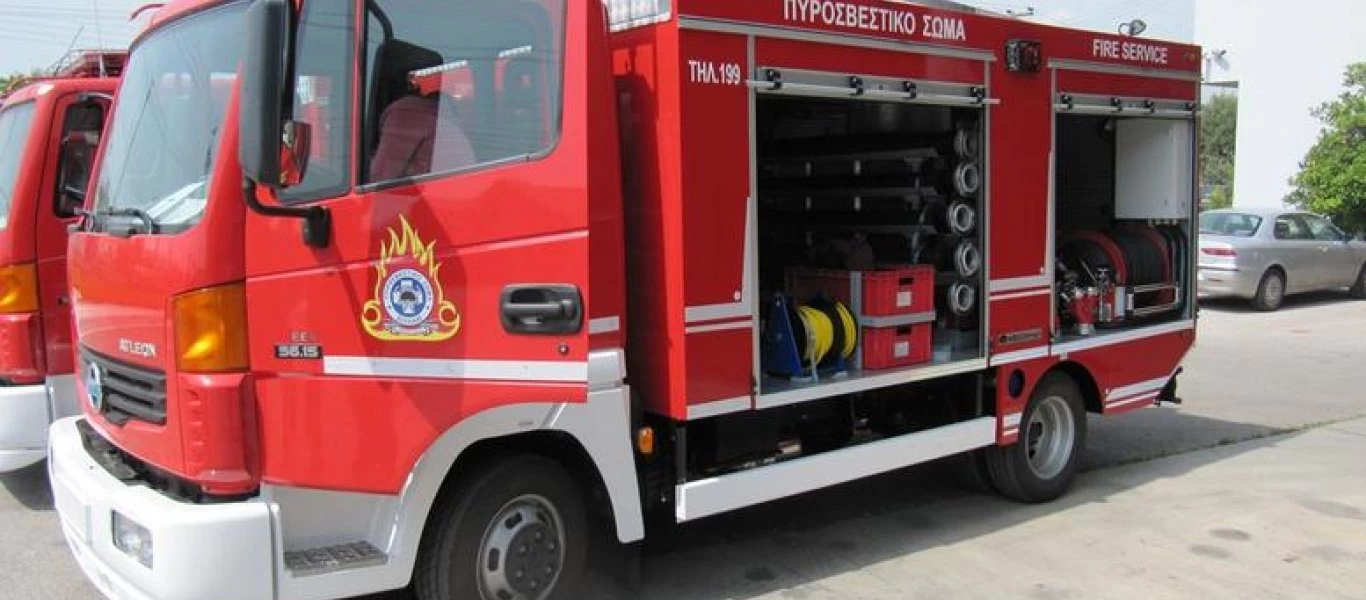 Φωτιά στην Αρτέμιδα κοντά σε σπίτια